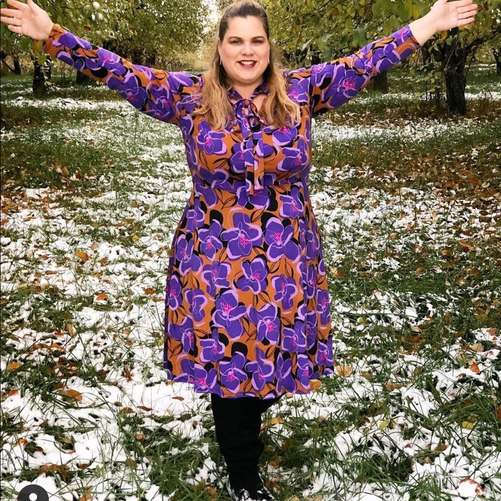 Gorgeous retro print dress!